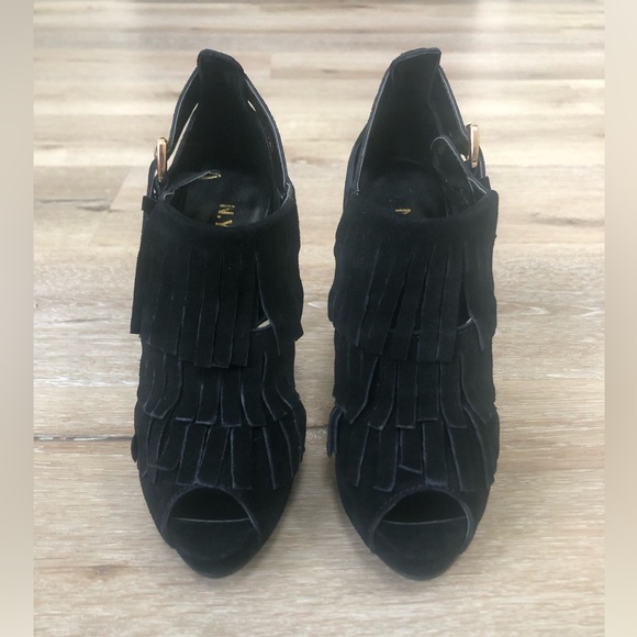 NEW N.Y.L.A ‘Kirby’ Black Suede Open Toe Fringe Bootie Heels, Size 6 - Picture 9 of 9
